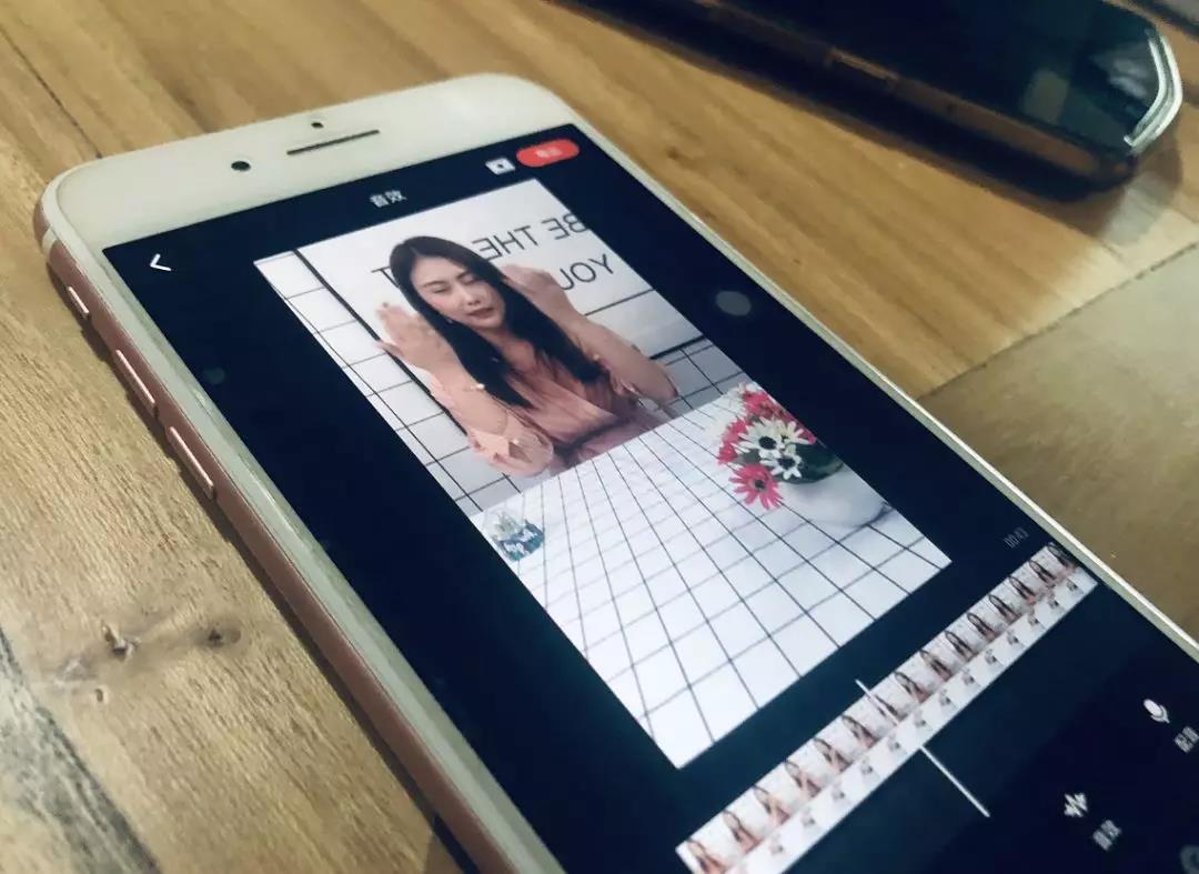 如何在抖音制作连续展示图片的视频效果？  第1张